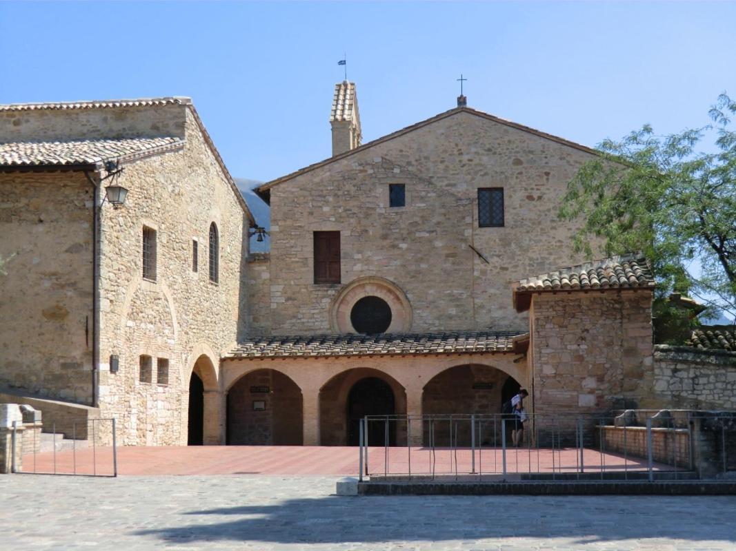 All'Ombra Di San Damiano Assisi Bagian luar foto