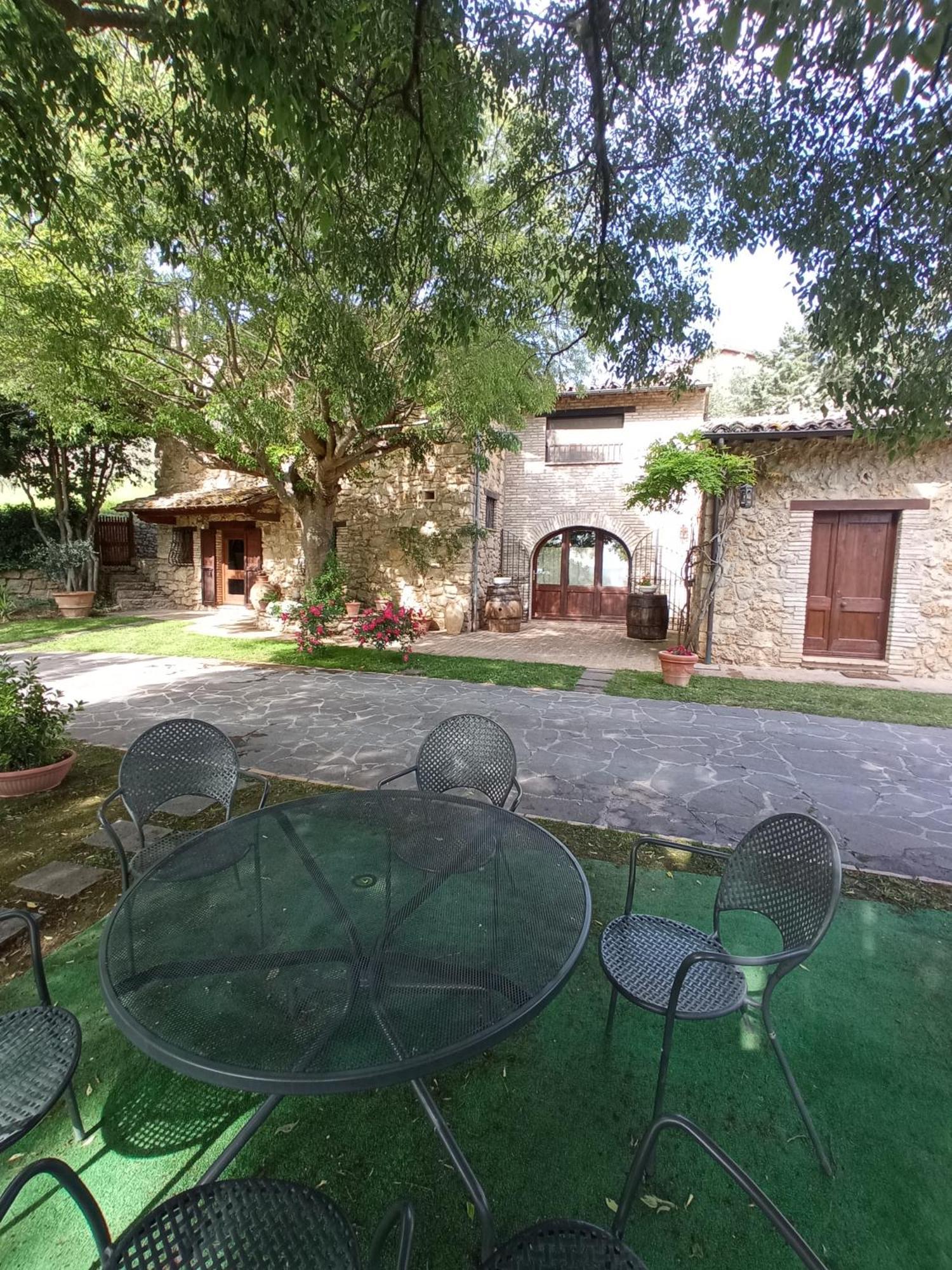 All'Ombra Di San Damiano Assisi Bagian luar foto